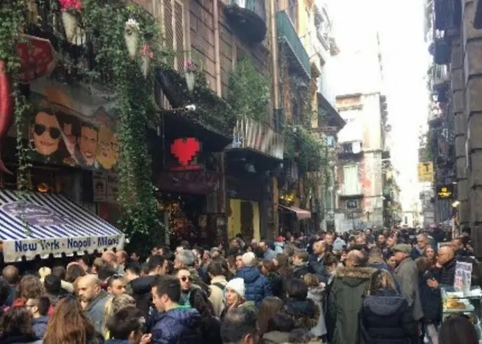 شقة Centro Storico Un Passo Da San Gennaro نابولي